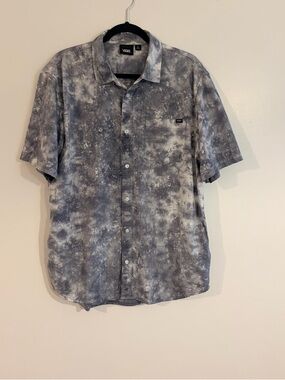 Vans Men’s Gray Tie-Dye Short Sleeve Button-Down Shirt